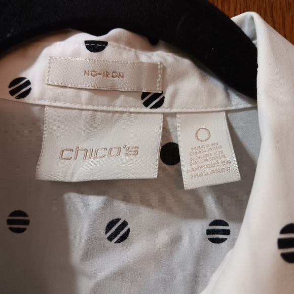 Chico's Women's White‎ & Black Dot Print No Iron Long Sleeve Button Down Shirt - Picture 3 of 5